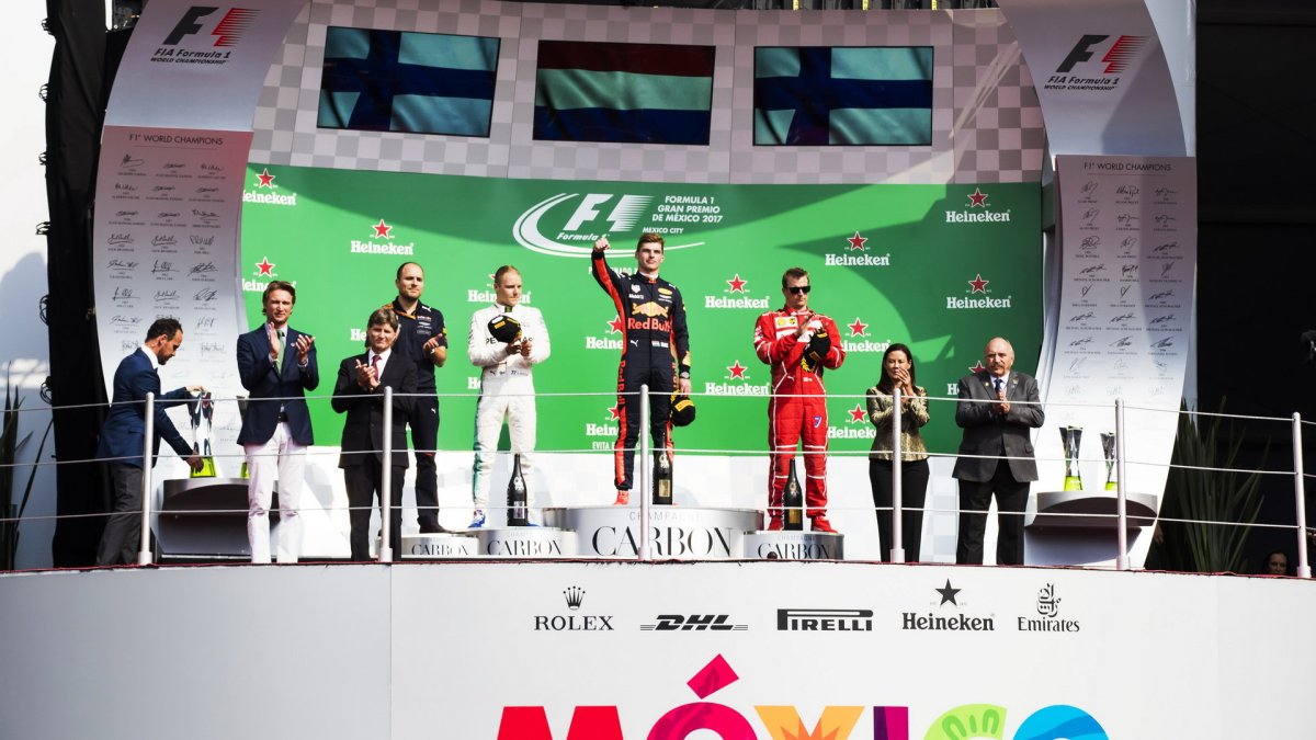 Nejlepší jezdci na póodiu po závodě v Mexiku