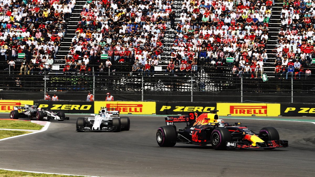 Daniel Ricciardo v závodě v Mexiku