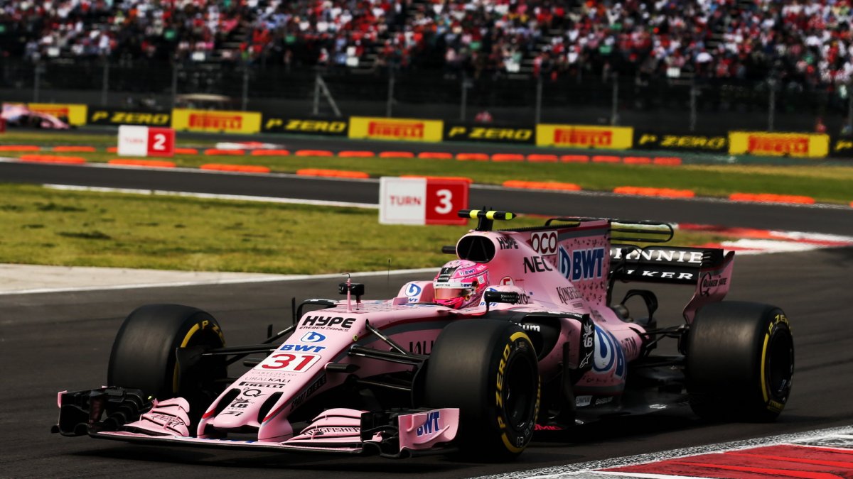 Esteban Ocon v závodě v Mexiku