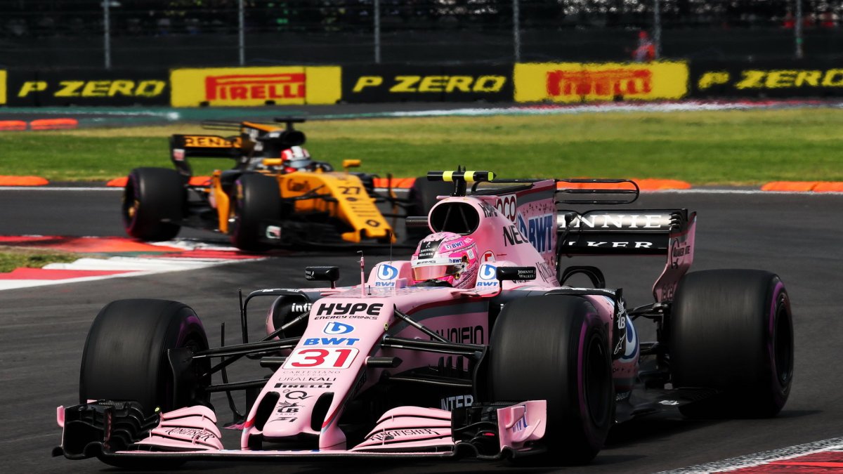 Esteban Ocon a Nico Hülkenberg v závodě v Mexiku