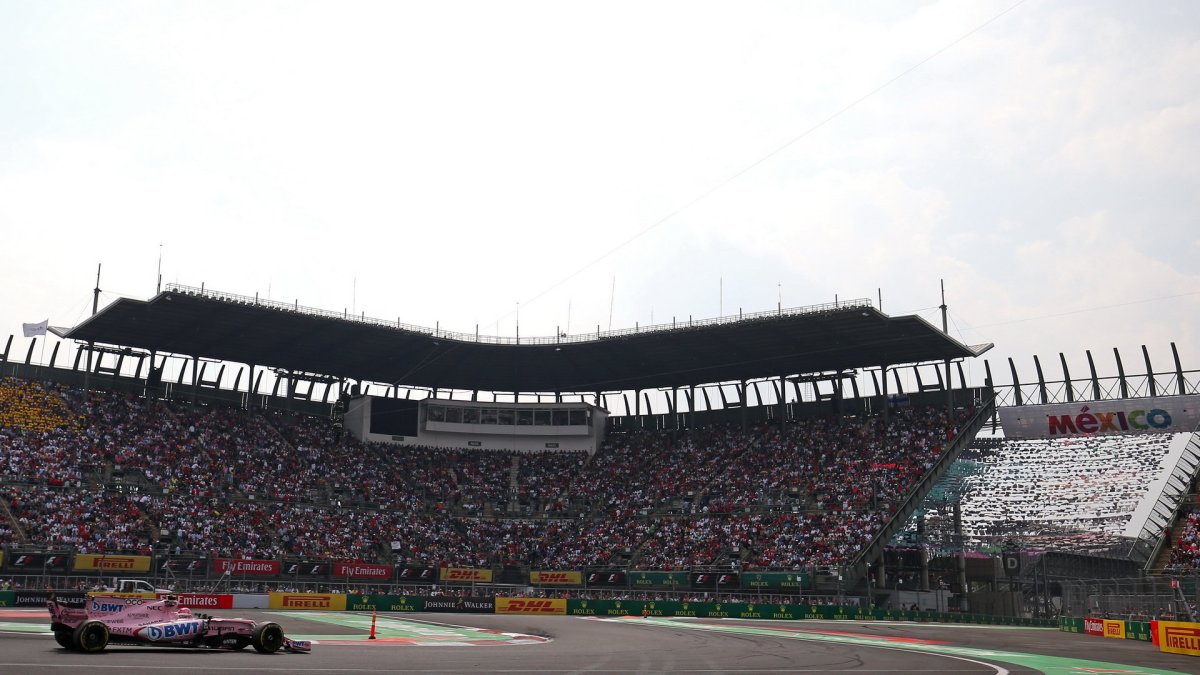 Sergio Pérez v závodě v Mexiku