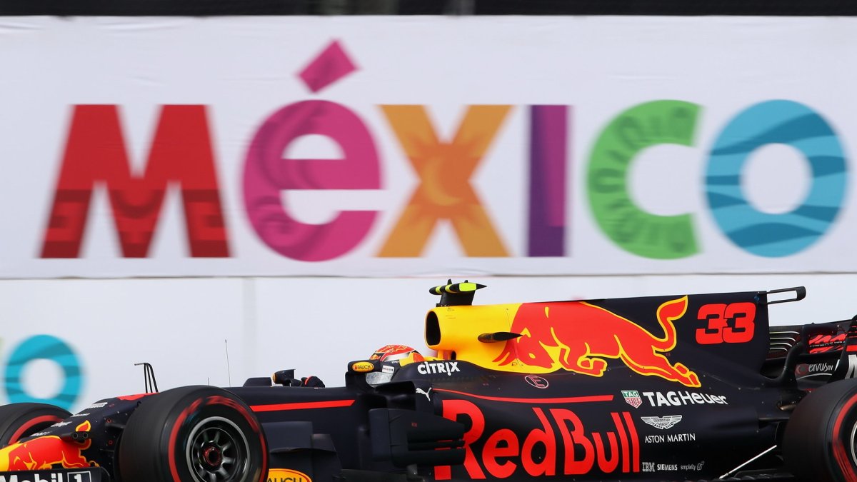 Max Verstappen v závodě v Mexiku