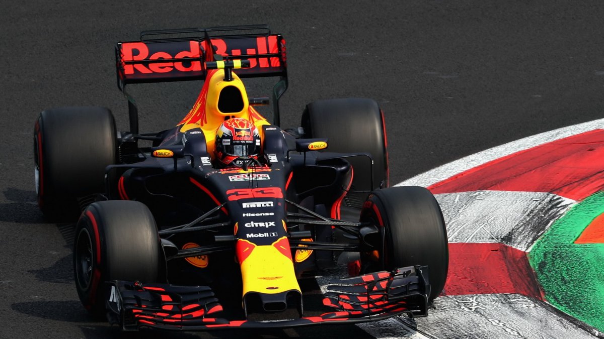 Max Verstappen v závodě v Mexiku