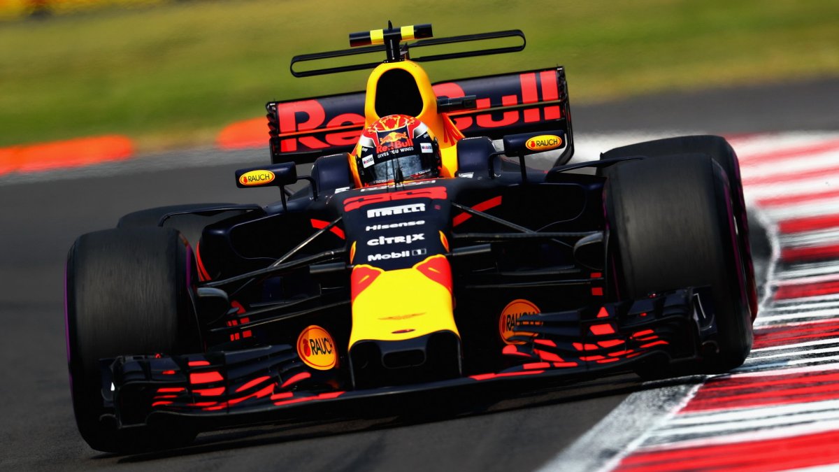 Max Verstappen v závodě v Mexiku