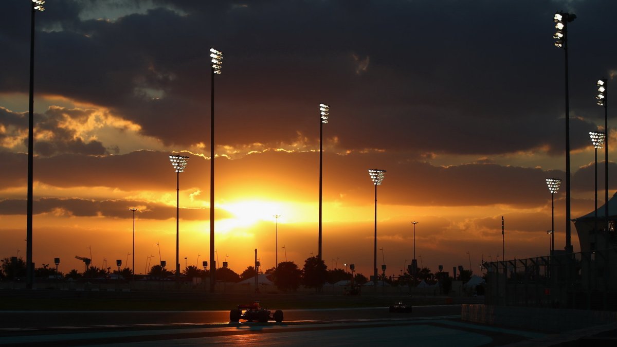 Daniel Ricciardo v závodě v Abú Zabí