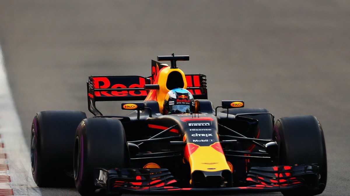 Daniel Ricciardo v závodě v Abú Zabí