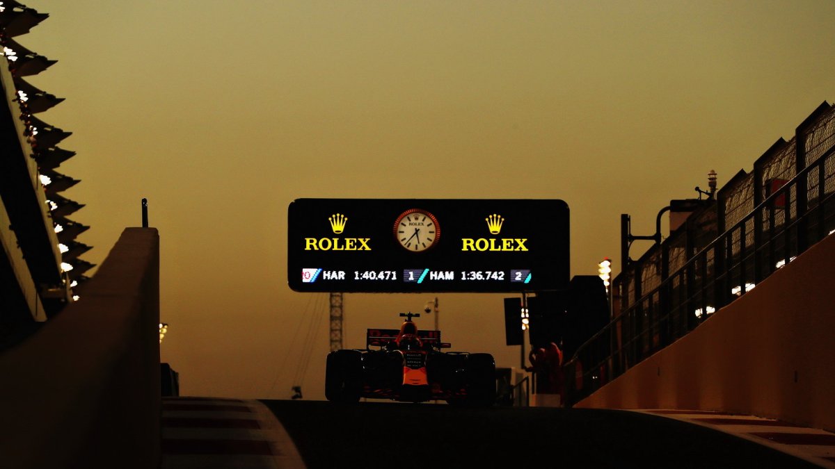 Max Verstappen v kvalifikaci v Abú Zabí