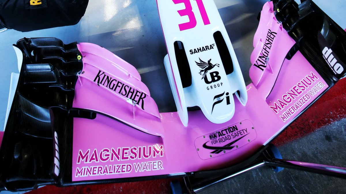 Přední křídlo vozu Force India VJM11 - Mercedes v Barceloně