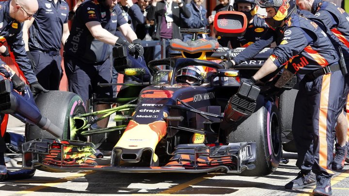 Red Bull během předsezónních testů v Barceloně