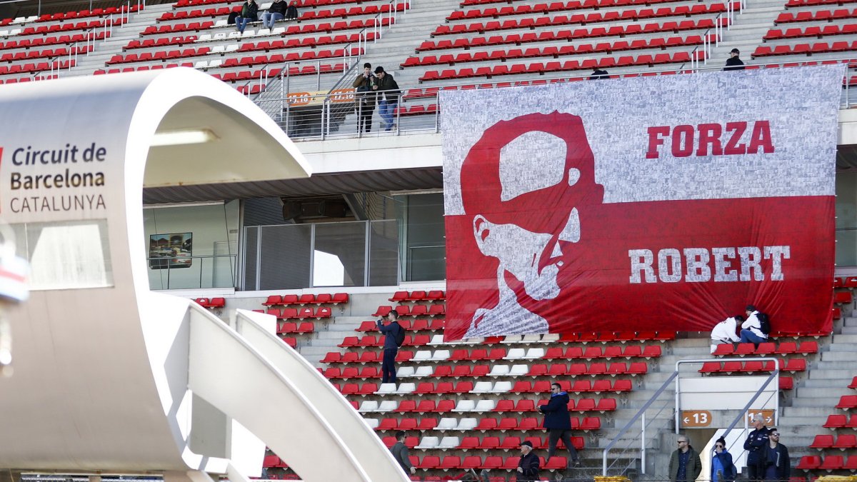 Fanoušci Roberta Kubici v druhých předsezonních testech v Barceloně