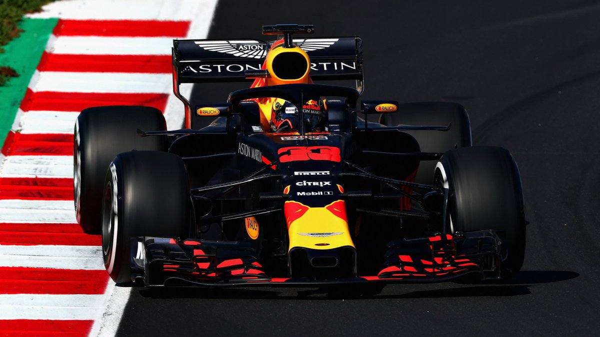 Max Verstappen v druhých předsezonních testech v Barceloně