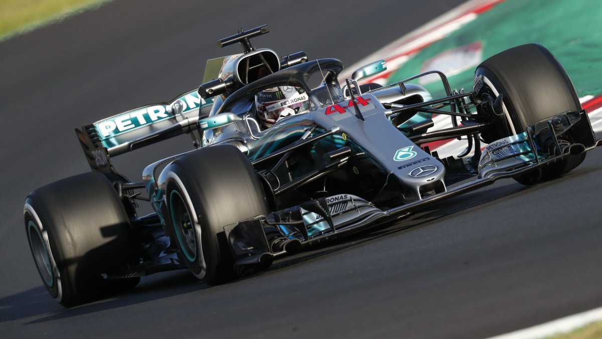 Lewis Hamilton v druhých předsezonních testech v Barceloně