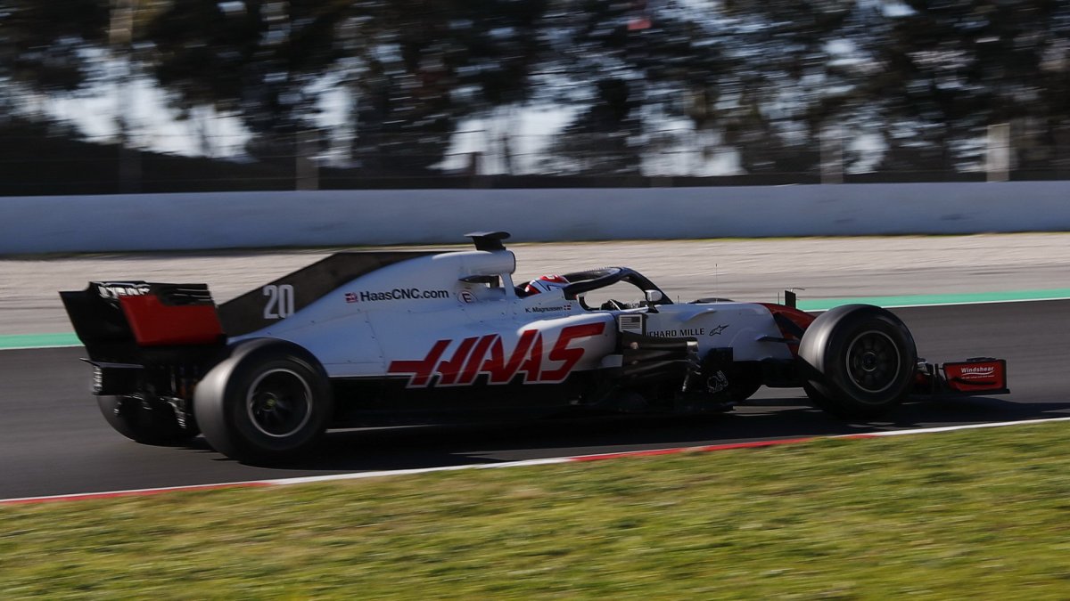 Kevin Magnussen v druhých předsezonních testech v Barceloně