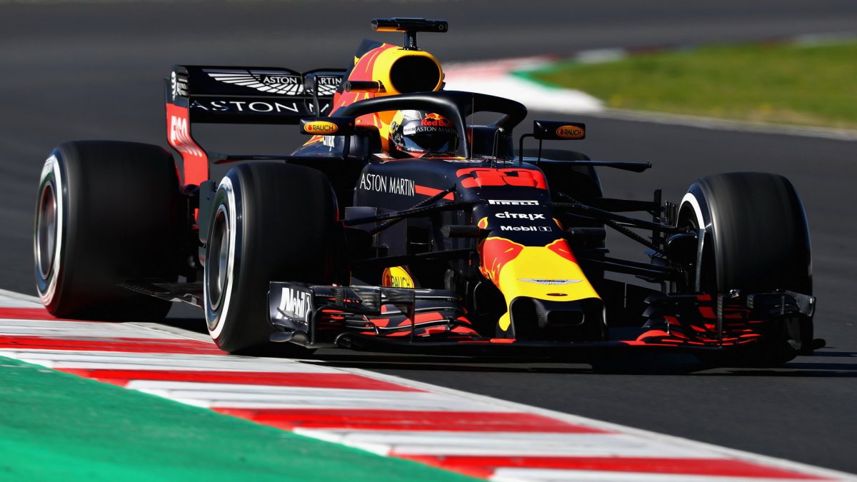Max Verstappen v druhých předsezonních testech v Barceloně