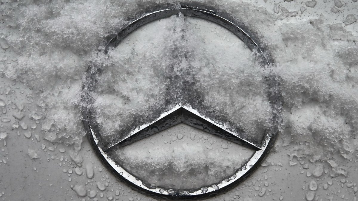 Třetí den předsezonních testů zaskočil všechny, sníh zasypal okruh v Barceloně