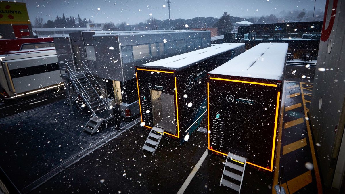 Sníh narušil předsezónní testy v Barceloně