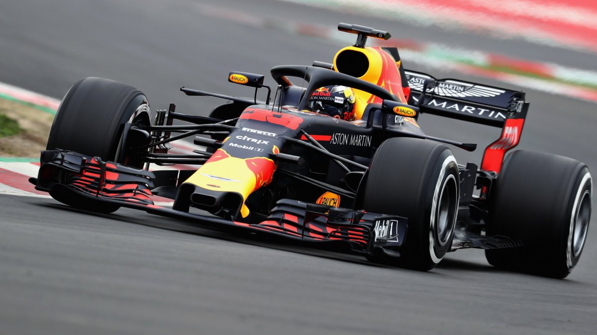 Max Verstappen při prvních předsezonních testech v Barceloně