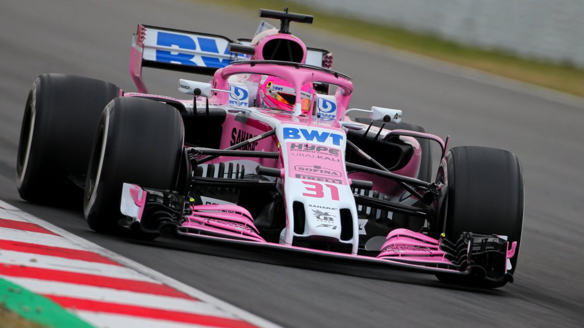 Esteban Ocon při prvních předsezonních testech v Barceloně
