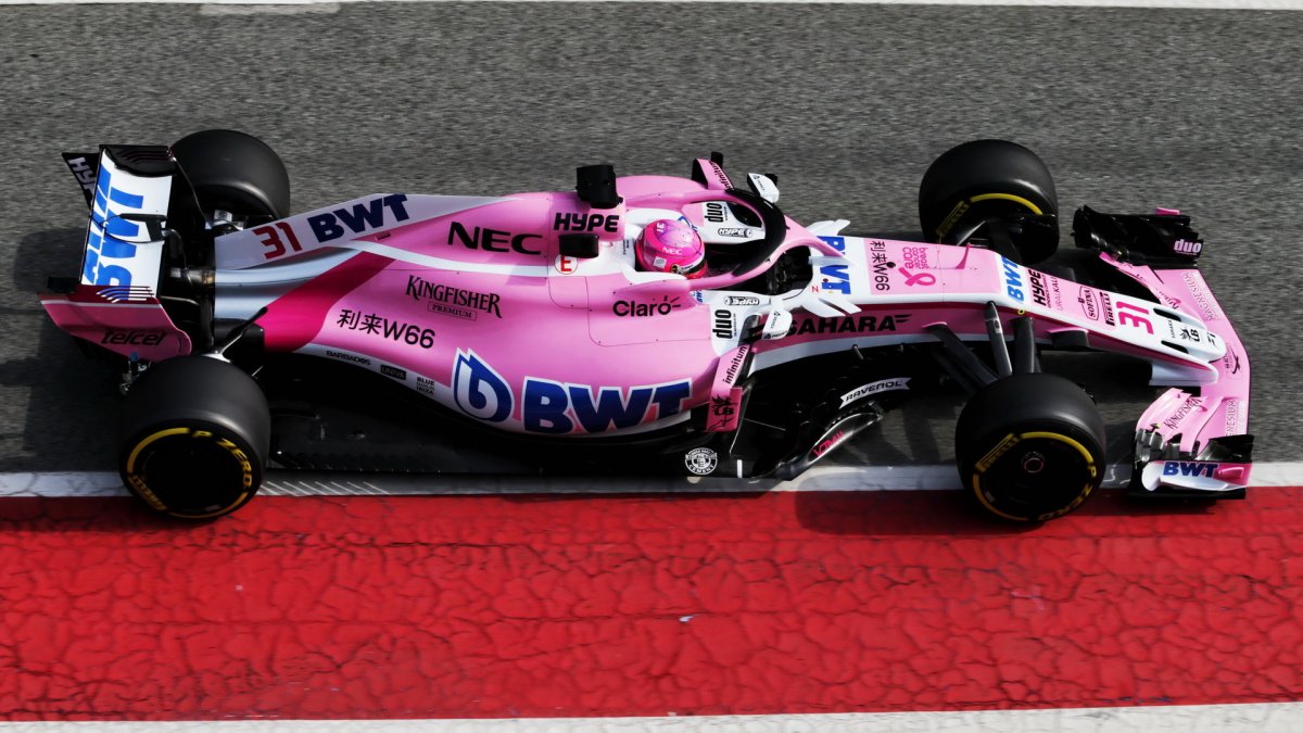 Esteban Ocon při prvních předsezonních testech v Barceloně