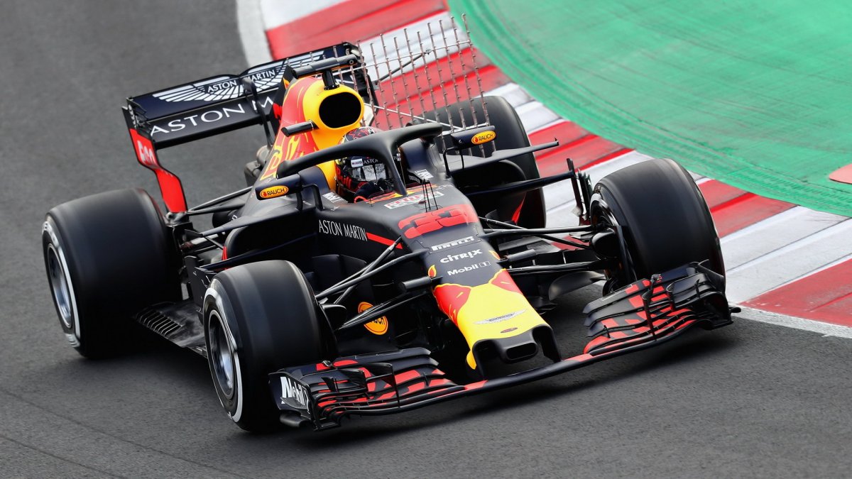 Max Verstappen při prvních předsezonních testech v Barceloně