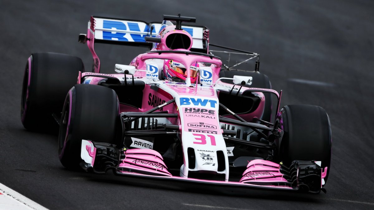 Esteban Ocon při prvních předsezonních testech v Barceloně