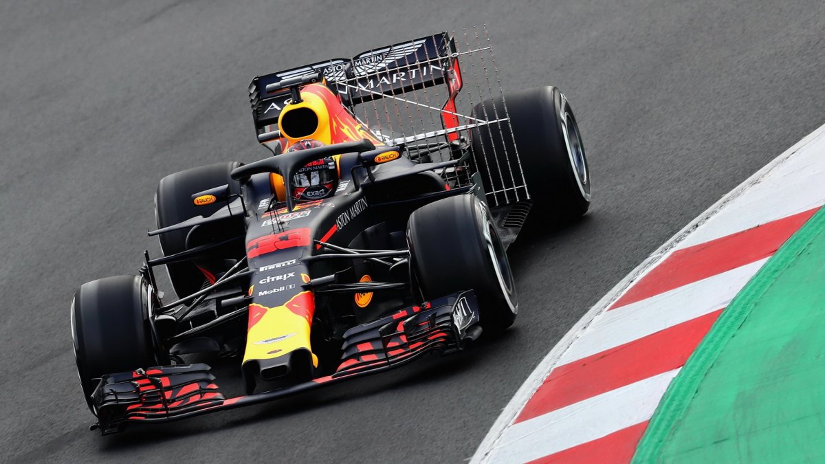 Max Verstappen při prvních předsezonních testech v Barceloně