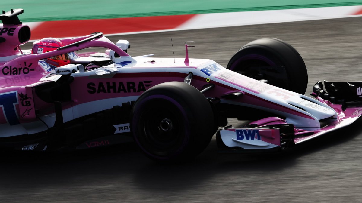 Esteban Ocon při prvních předsezonních testech v Barceloně