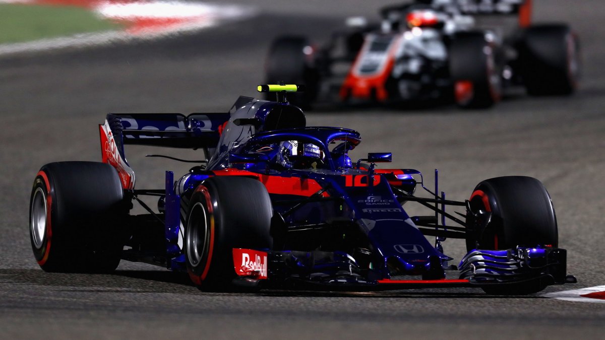 Pierre Gasly v závodě v Bahrajnu