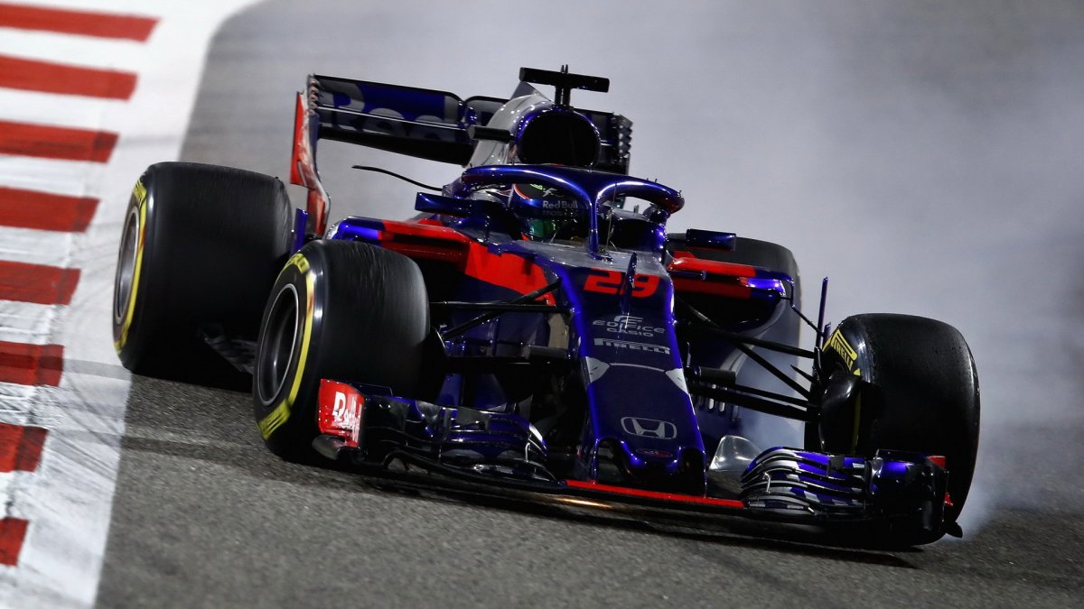 Brendon Hartley v závodě v Bahrajnu