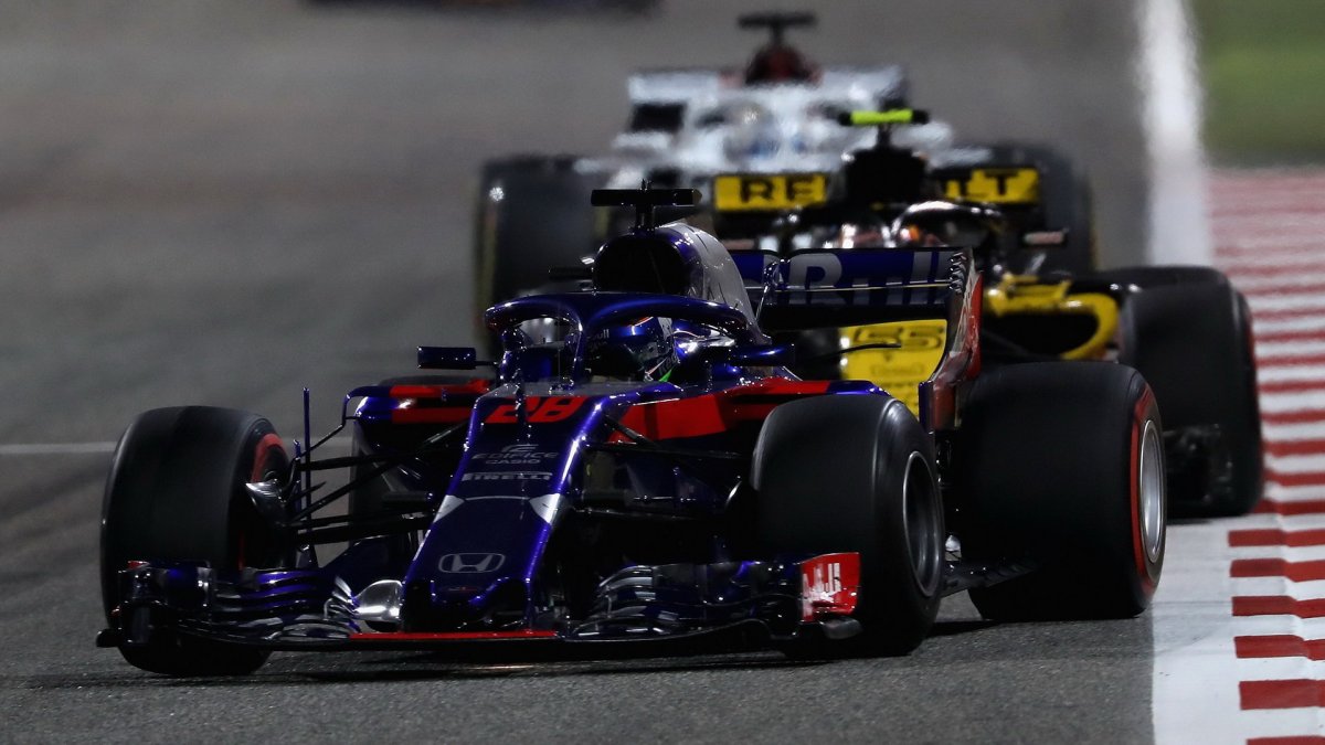 Brendon Hartley v závodě v Bahrajnu