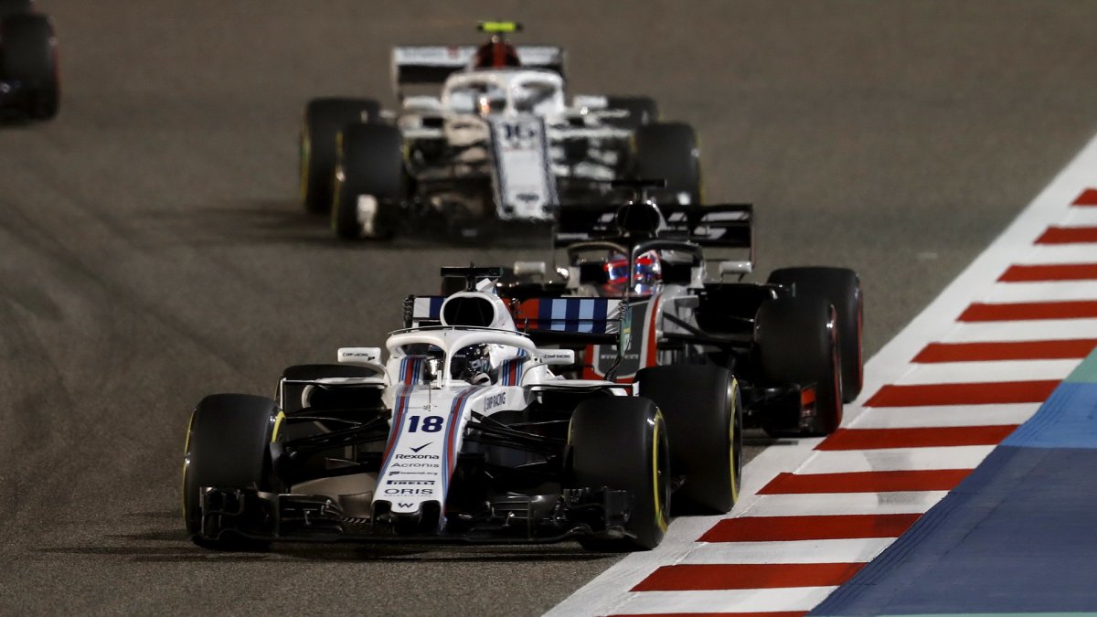 Lance Stroll v závodě v Bahrajnu