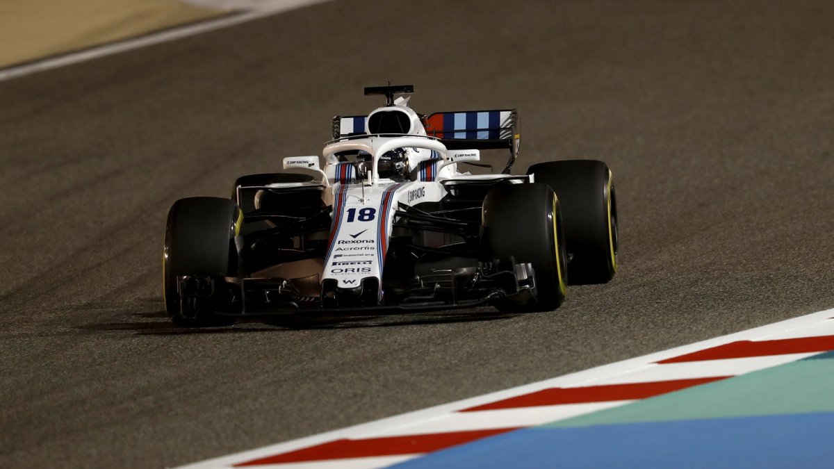 Lance Stroll v závodě v Bahrajnu