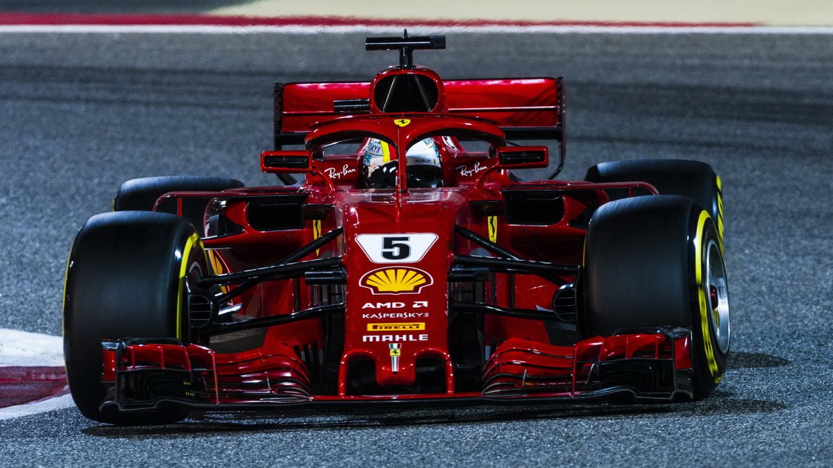 Sebastian Vettel v závodě v Bahrajnu