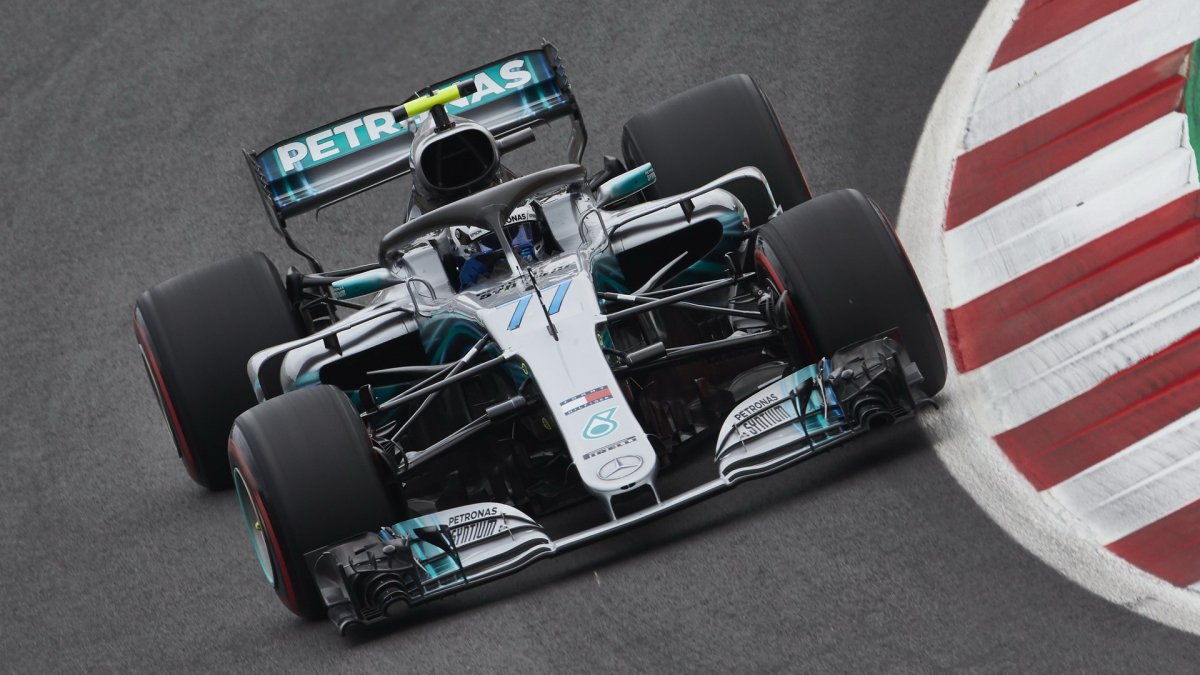 Valtteri Bottas v kvalifikaci ve Španělsku