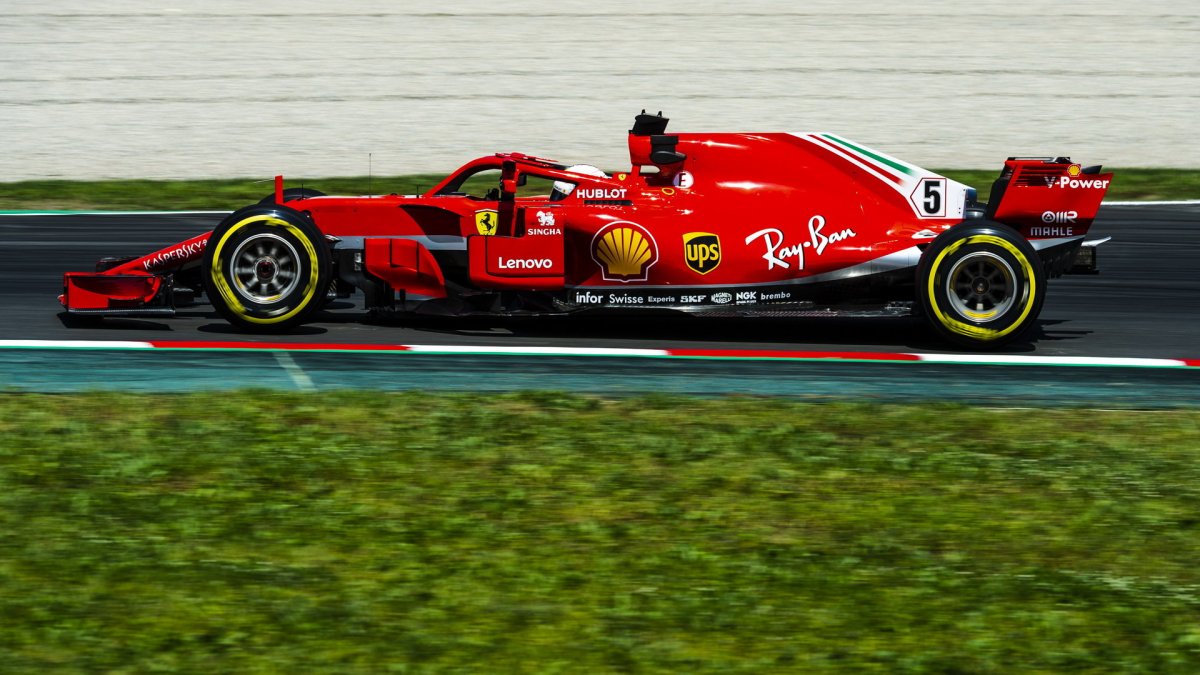 Sebastian Vettel v tréninku ve Španělsku