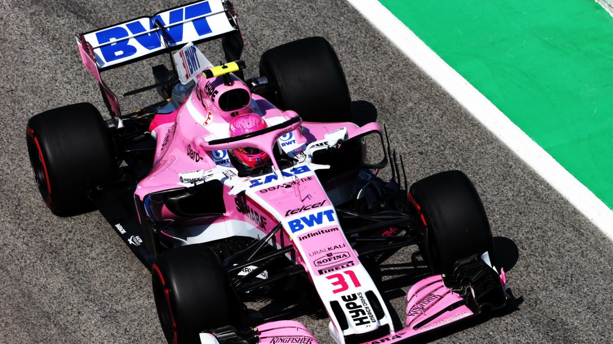 Esteban Ocon v tréninku ve Španělsku