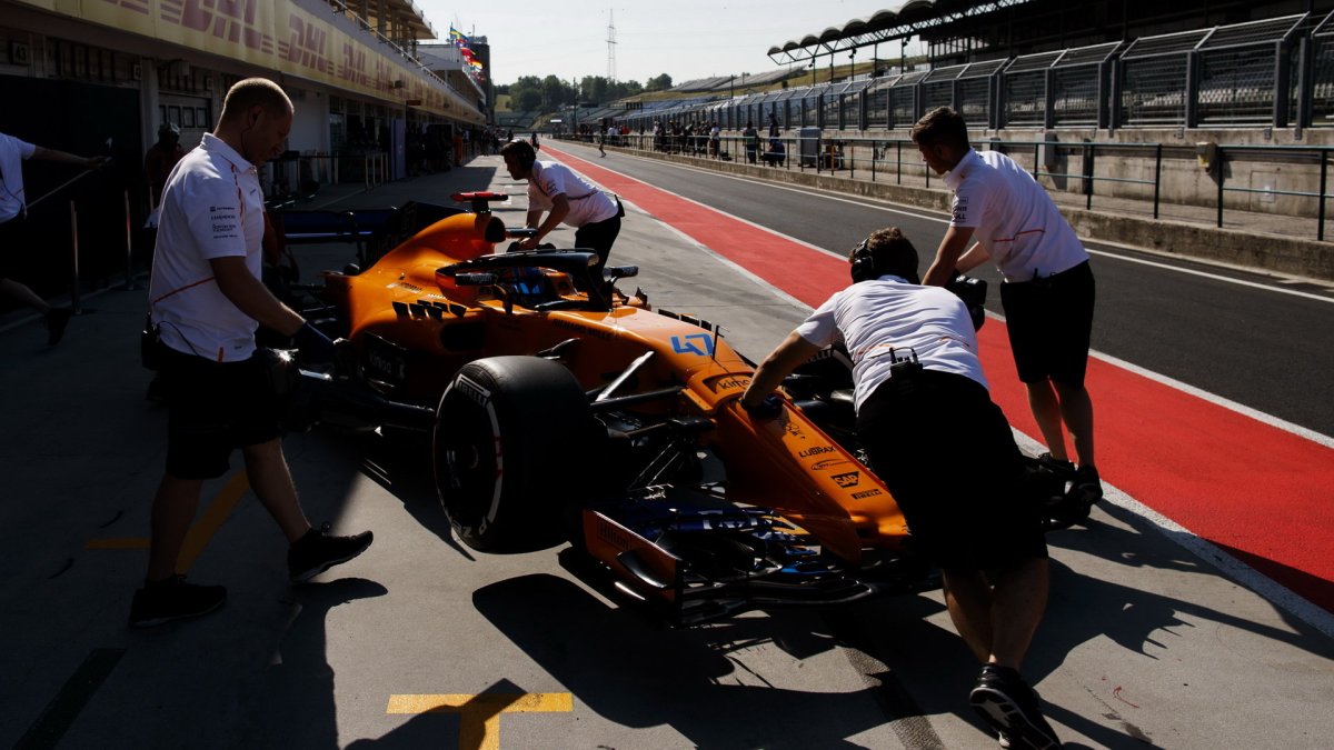Lando Norris při sezónních testech v Maďarsku
