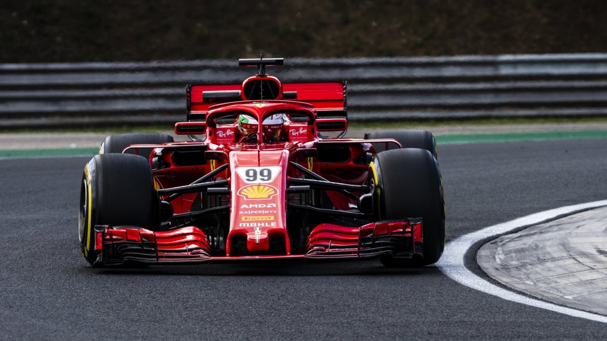 Antonio Giovinazzi při sezónních testech v Maďarsku