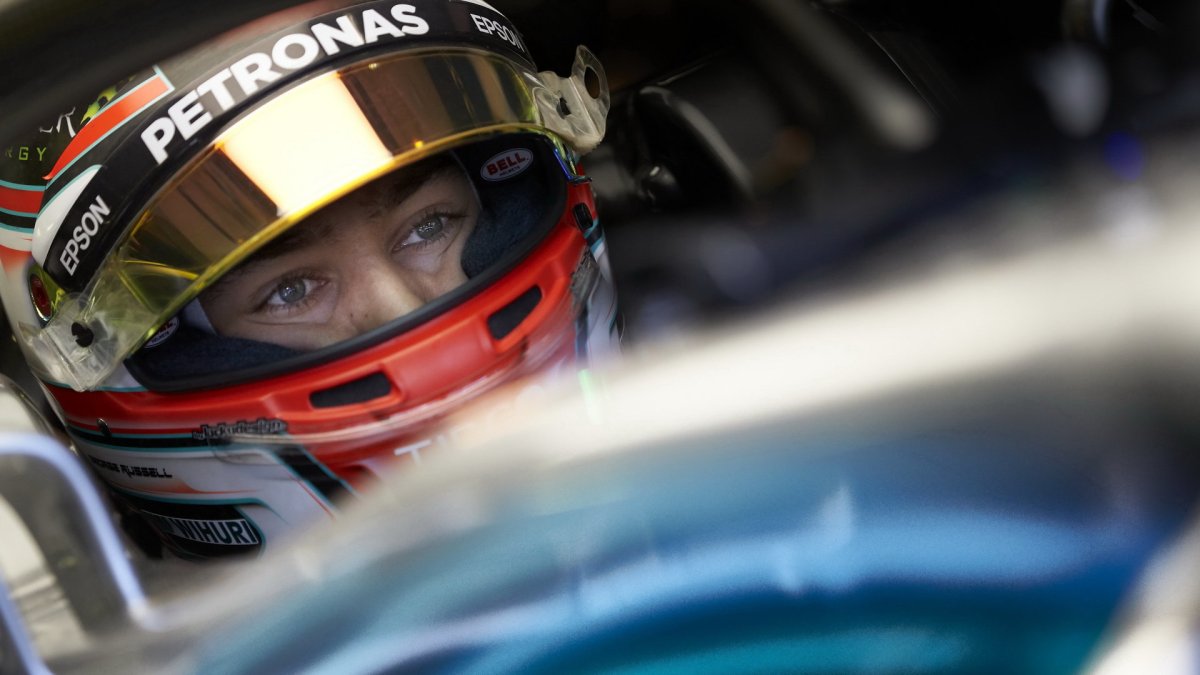 George Russell při sezónních testech v Maďarsku