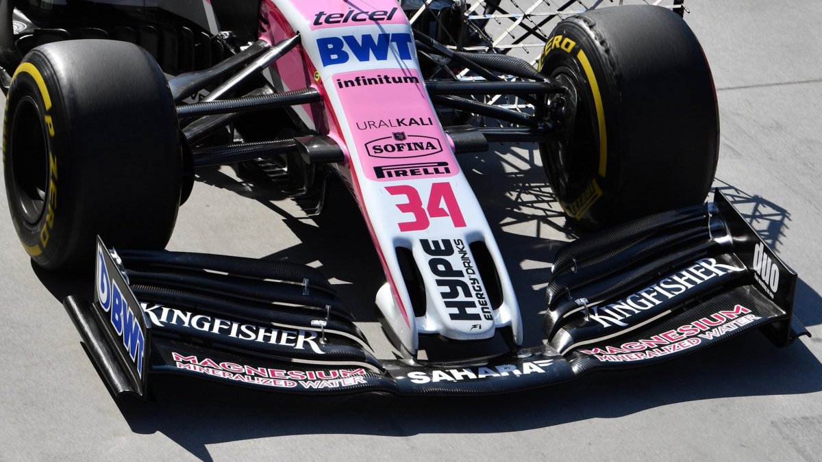 Přední křídlo podle pravidel pro rok 2019 - jiné rozměry, zjednodušené bočnice i profil, schází hroní kaskáda