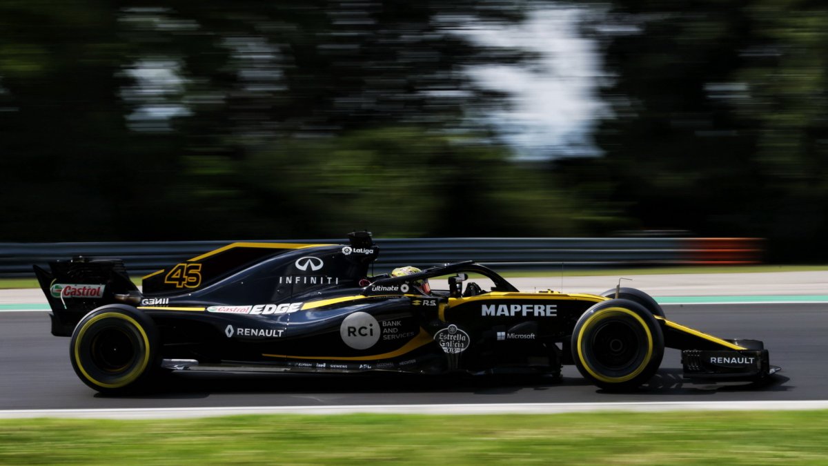 Artem Markelov při sezónních testech v Maďarsku