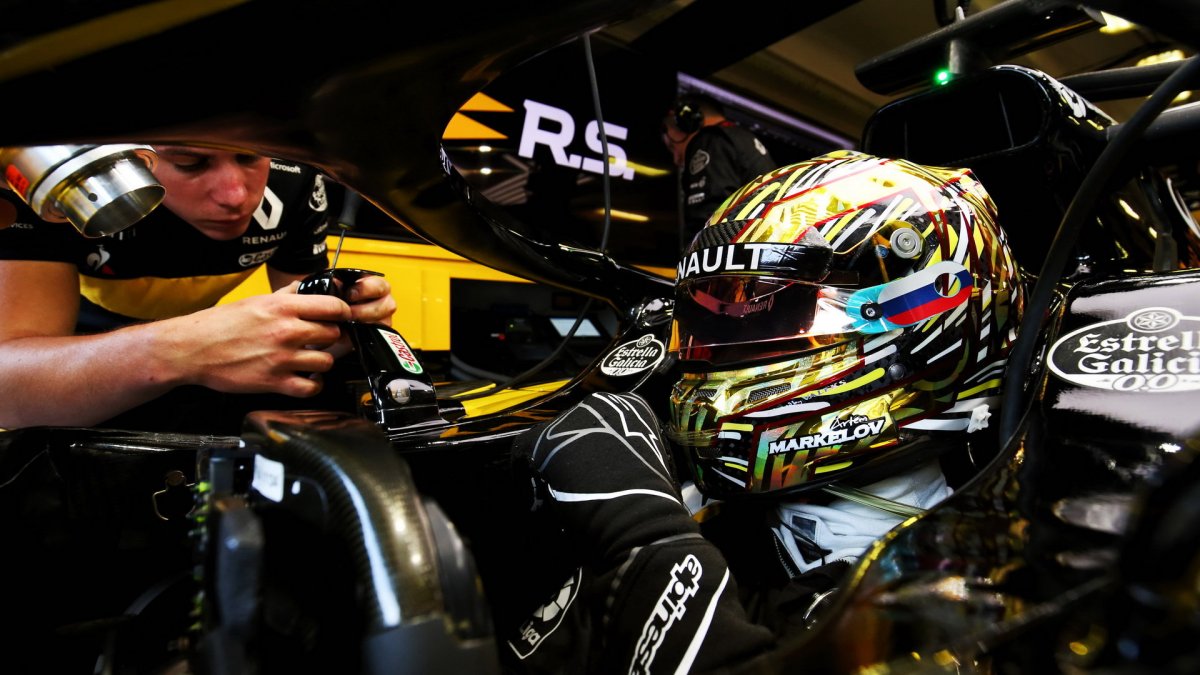 Artem Markelov při sezónních testech v Maďarsku