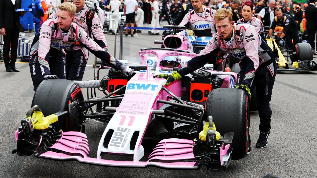 Sergio Pérez před závodem v Monze