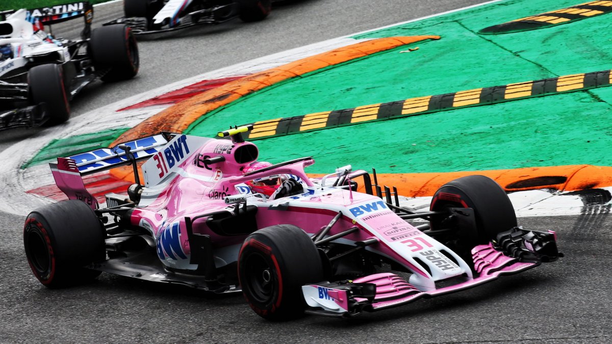 Esteban Ocon v závodě v Monze