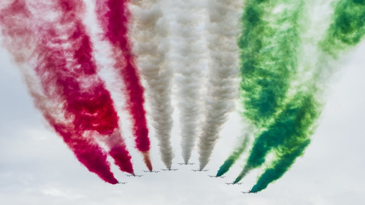 Letecká shouw před závodem v Monze