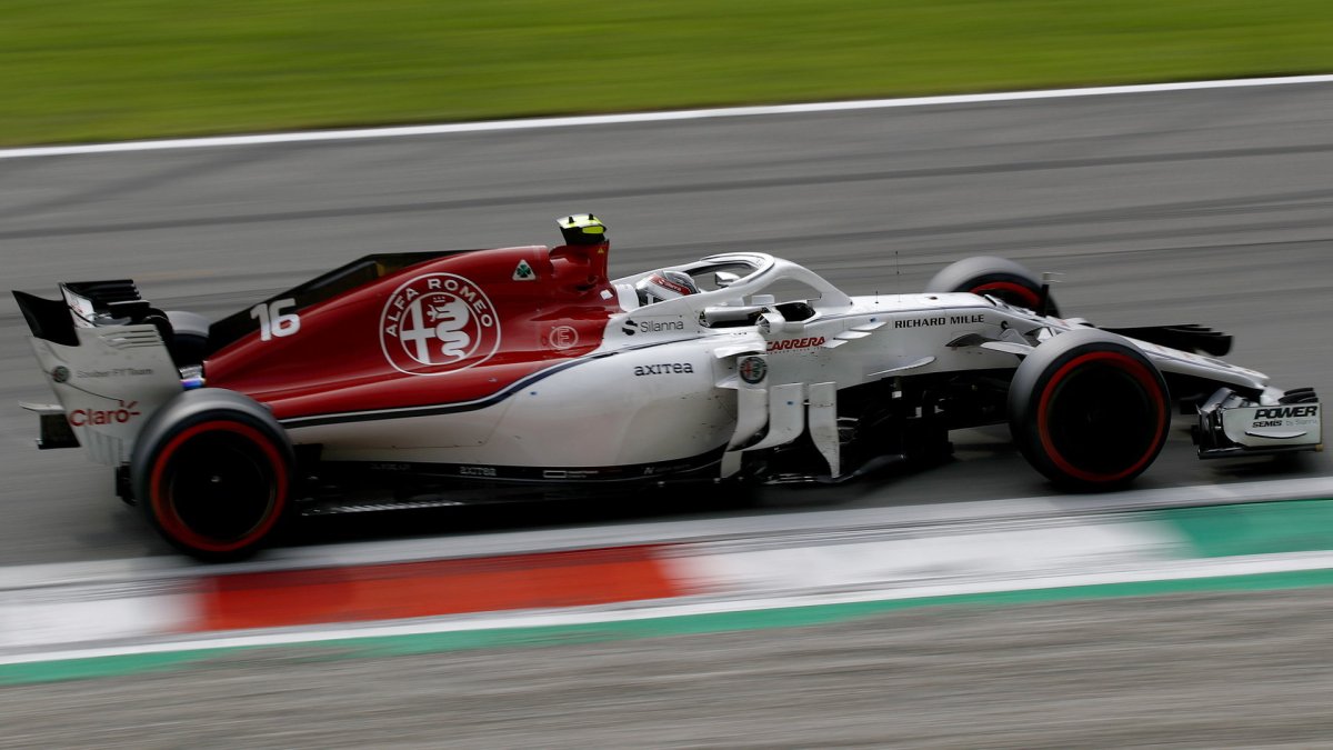 Charles Leclerc v závodě v Monze