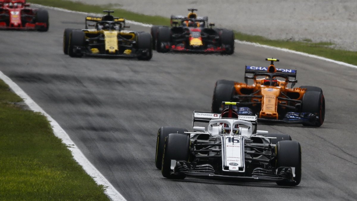 Charles Leclerc a Stoffel Vandoorne v závodě v Monze