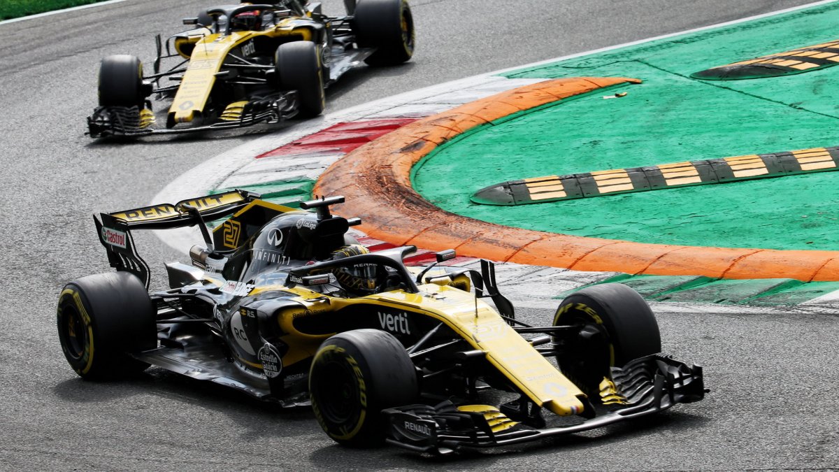 Nico Hülkenberg a Carlos Sainz v závodě v Monze