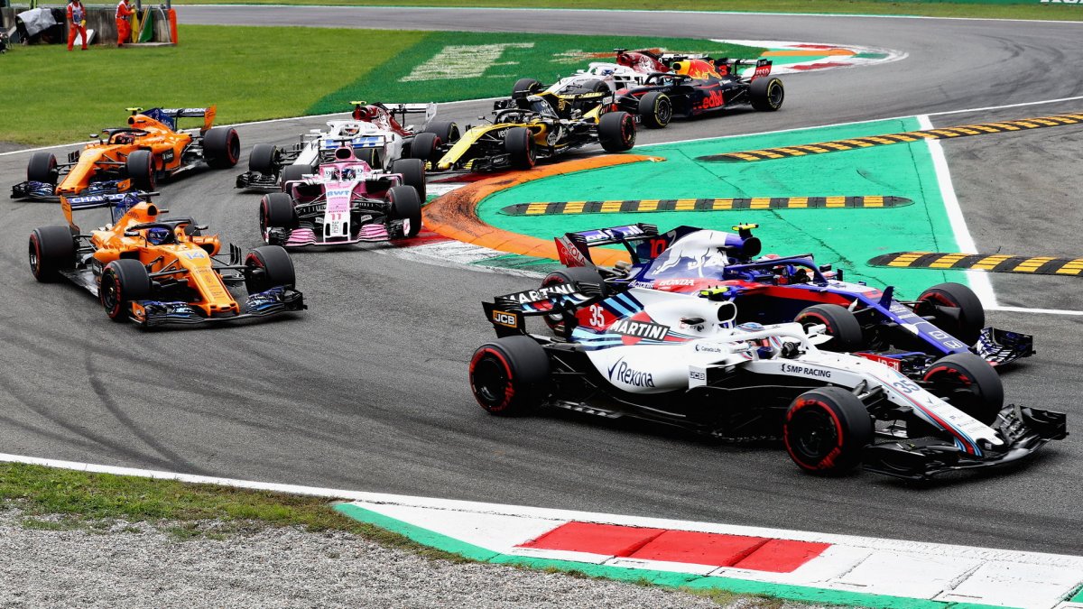 Pierre Gasly a Sergej Sirotkin po startu v závodě v Monze