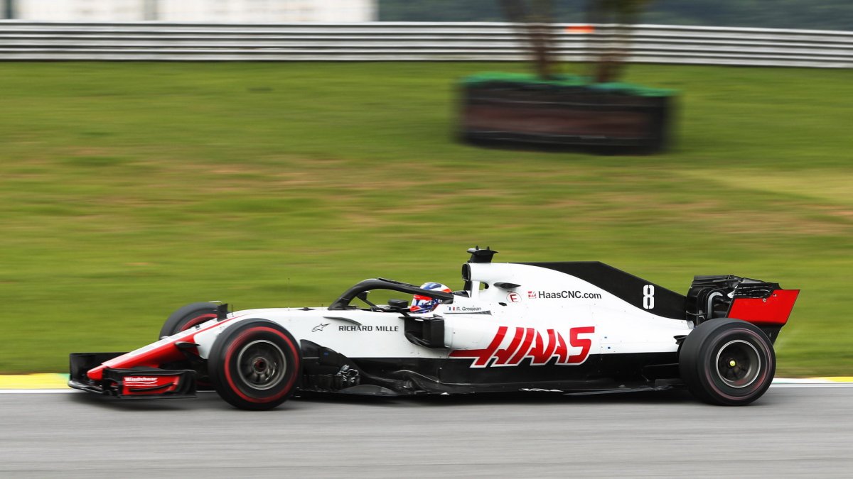 Romain Grosjean v závodě v Brazílii